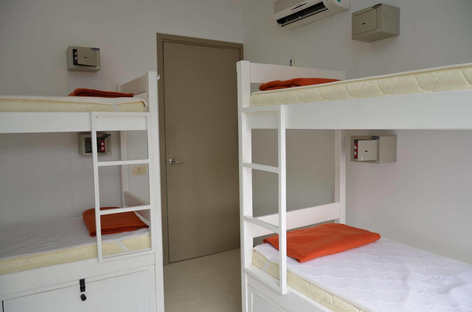 Hostel & Suites Del Rio Colonia del Sacramento Extérieur photo